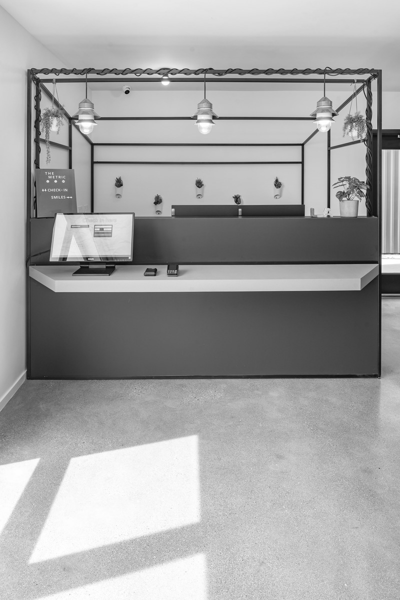 Dossier de presse | 5795-01 - Communiqué de presse | ANX’s Metric Hotel Leads Westlake Neighborhood Re-emergence From The Inside - ANX / Aaron Neubert Architects - Architecture commerciale - Crédit photo : Brian Thomas Jones