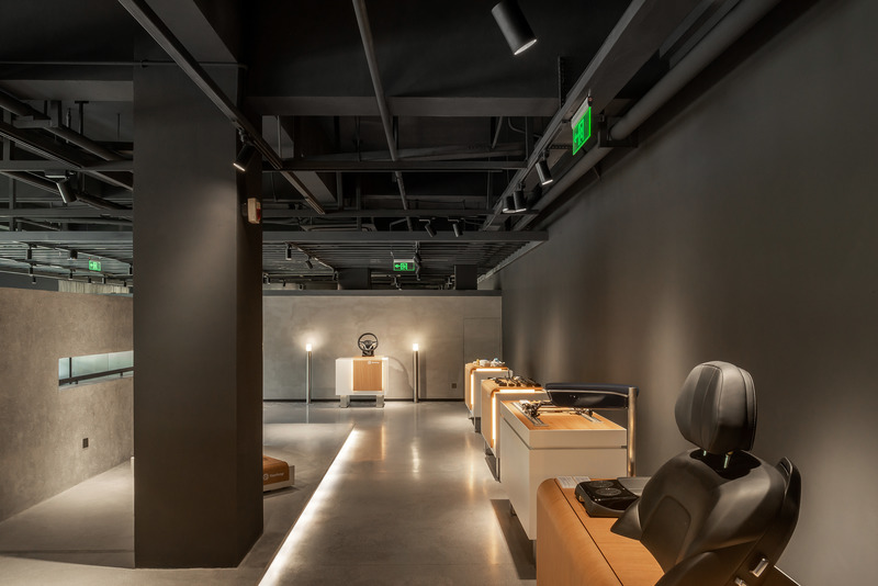 Dossier de presse | 4869-04 - Communiqué de presse | The Mountain City Showroom - Studio DOTCOF - Design d’intérieur commercial - North Exhibition Area  - Crédit photo : LEIDU