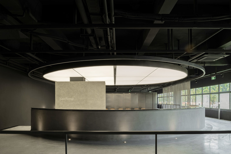 Dossier de presse | 4869-04 - Communiqué de presse | The Mountain City Showroom - Studio DOTCOF - Design d’intérieur commercial - Conference Hall - Crédit photo : LEIDU