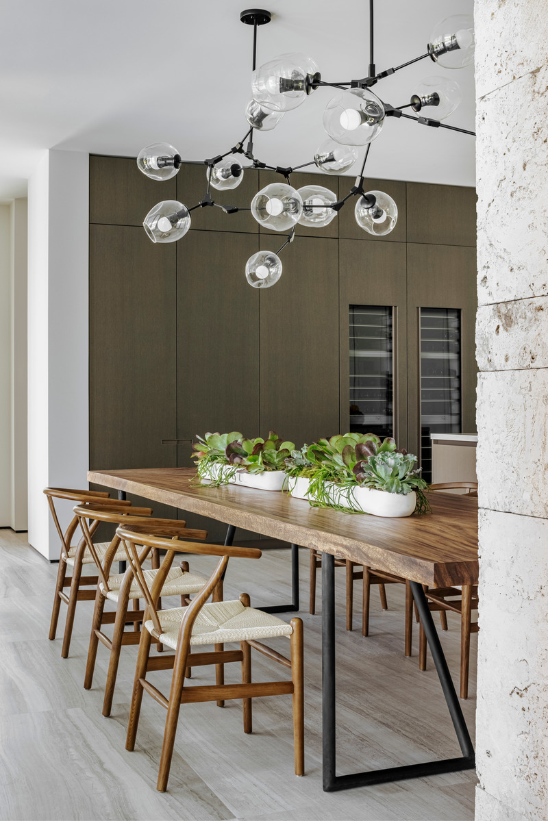 Dossier de presse | 2757-30 - Communiqué de presse | Strang Design Realizes Sustainable Waterfront Residence - Strang Design - Architecture résidentielle - View of the casual dining room just off the kitchen.  - Crédit photo : Kris Tamburello Photography