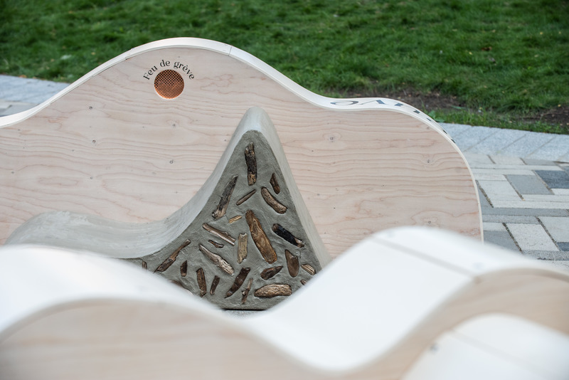 Dossier de presse | 3326-01 - Communiqué de presse | Une installation olfactive inédite présentée à Montréal distille des effluves du littoral gaspésien aux abords des Jardins de Métis - École de design de l'Université du Québec à Montréal - Art -   <p>Une installation inspirée du relief de la région et formée de matériaux glanés en nature. Les détails de cuivre rappellent les anciens alambics et cuves utilisés autrefois pour la distillation des parfums.   </p> - Crédit photo : Nathalie St-Pierre