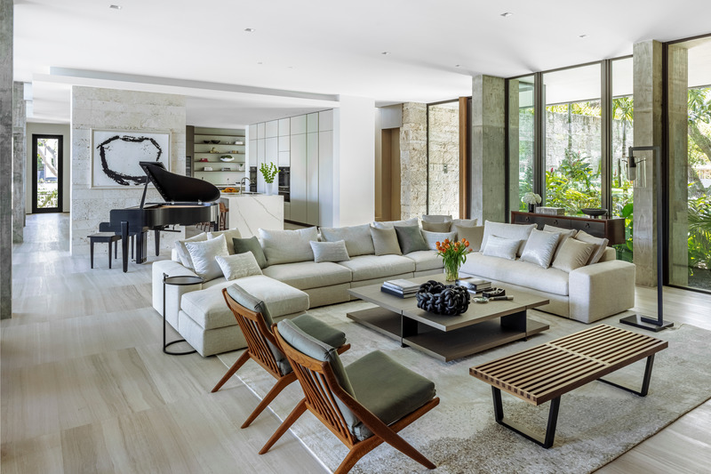 Dossier de presse | 2757-30 - Communiqué de presse | Strang Design Realizes Sustainable Waterfront Residence - Strang Design - Architecture résidentielle -  The open concept living space is filled with signature furniture pieces by Restoration Hardware, Poliform, and Bo Concepts.    - Crédit photo : Kris Tamburello Photography