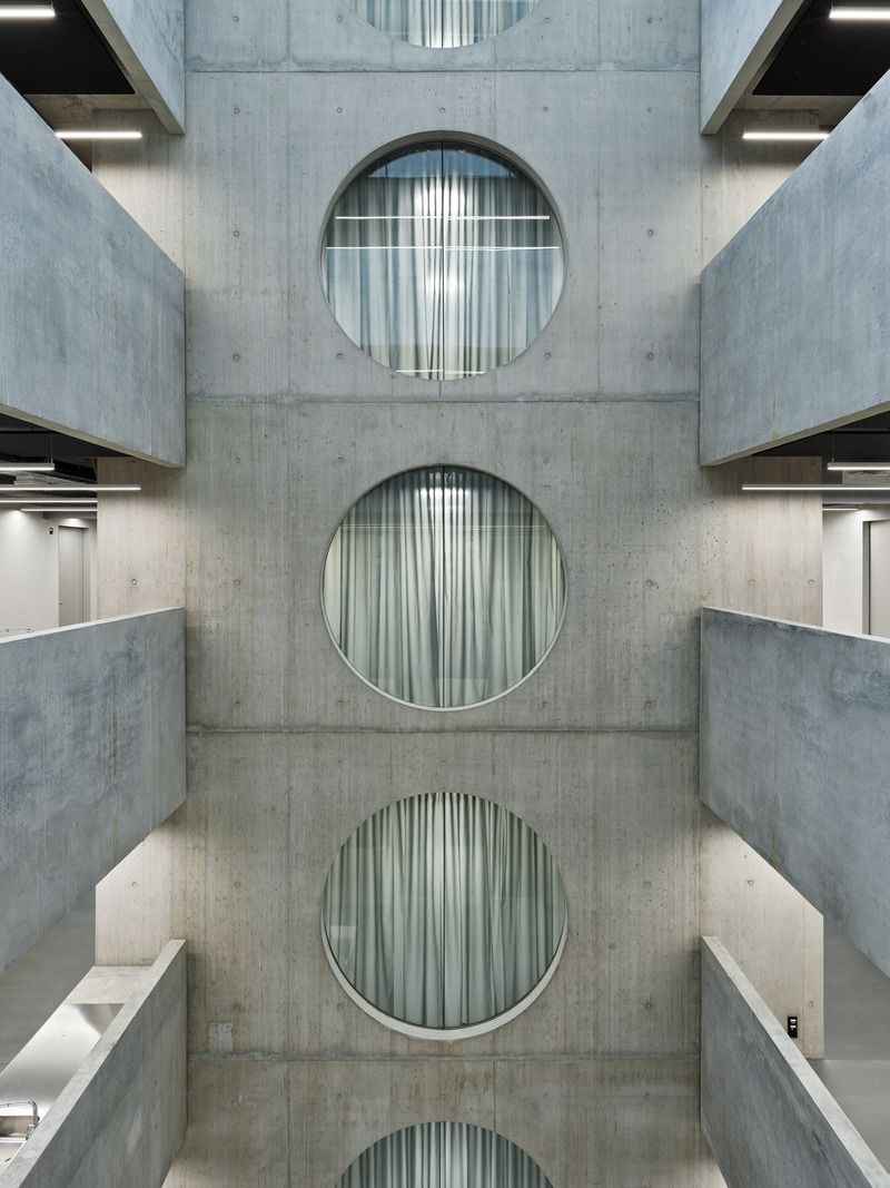 Dossier de presse | 1968-18 - Communiqué de presse | Architecture MasterPrize Announces  2022 Award Winners - Architecture MasterPrize - Concours - CRIMINAL INVESTIGATION DEPARTMENT, ZURICH CITY POLICE - Penzel Valier - Crédit photo : Bruno Augsburger