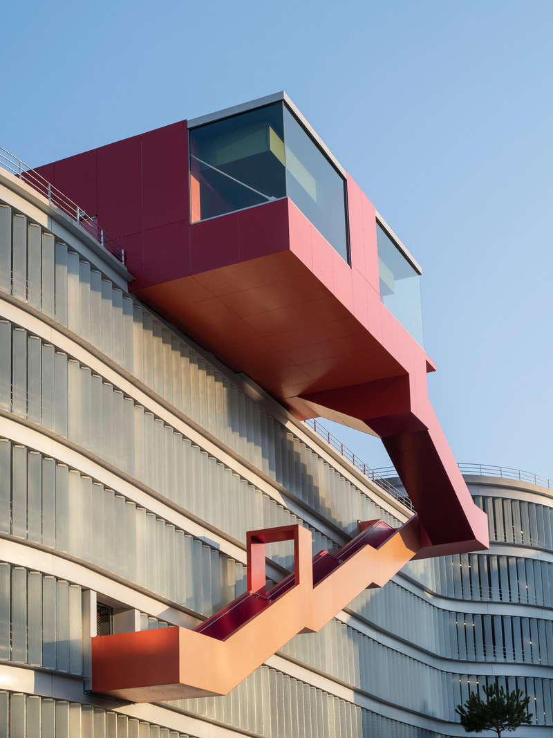 Dossier de presse | 972-08 - Communiqué de presse | Parking Ravet - Hérault Arnod Architectures - Architecture commerciale - Crédit photo : Cyrille Weiner