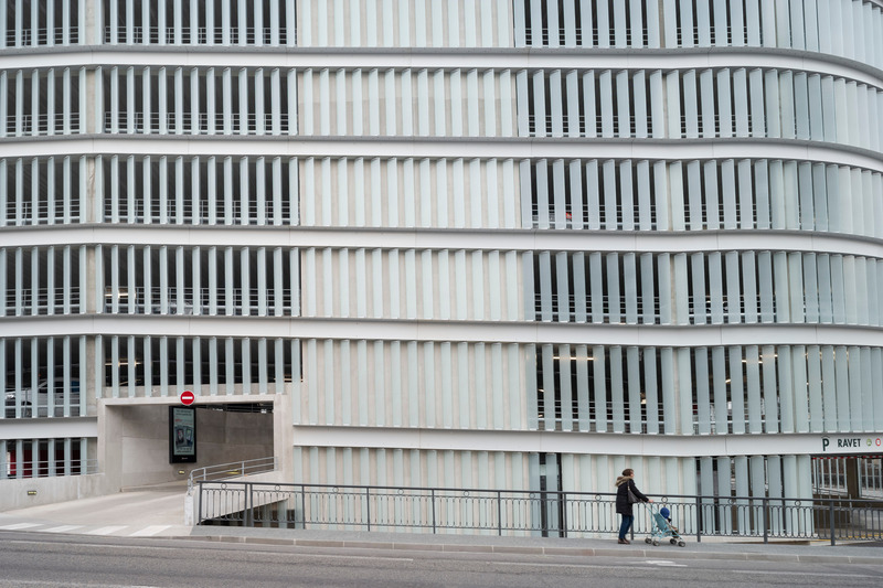 Dossier de presse | 972-08 - Communiqué de presse | Parking Ravet - Hérault Arnod Architectures - Architecture commerciale - Crédit photo : Cyrille Weiner
