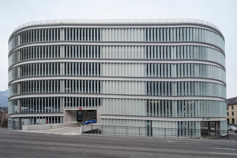 Dossier de presse | 972-08 - Communiqué de presse | Parking Ravet - Hérault Arnod Architectures - Architecture commerciale - Crédit photo : Cyrille Weiner