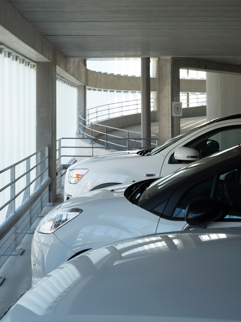 Dossier de presse | 972-08 - Communiqué de presse | Parking Ravet - Hérault Arnod Architectures - Architecture commerciale - Crédit photo : Cyrille Weiner