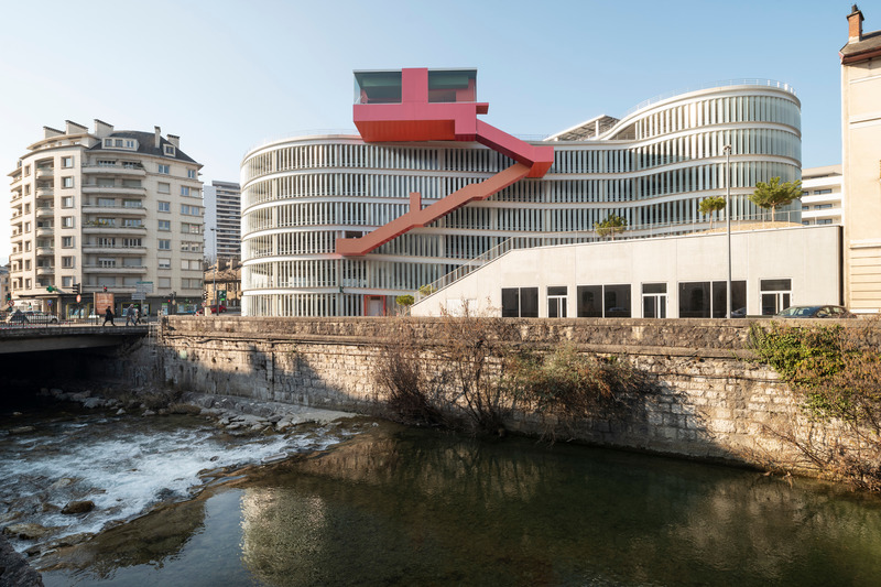 Dossier de presse | 972-08 - Communiqué de presse | Parking Ravet - Hérault Arnod Architectures - Architecture commerciale - Crédit photo : Cyrille Weiner