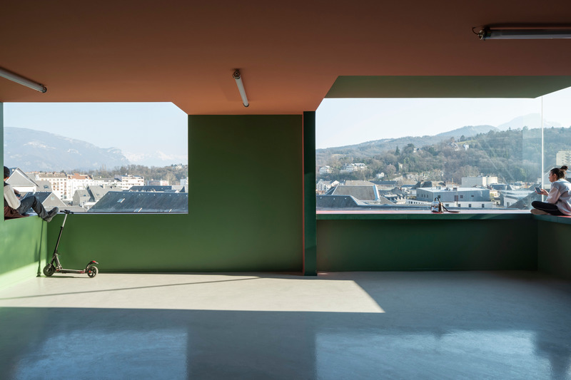 Dossier de presse | 972-08 - Communiqué de presse | Parking Ravet - Hérault Arnod Architectures - Architecture commerciale - Crédit photo : Cyrille Weiner