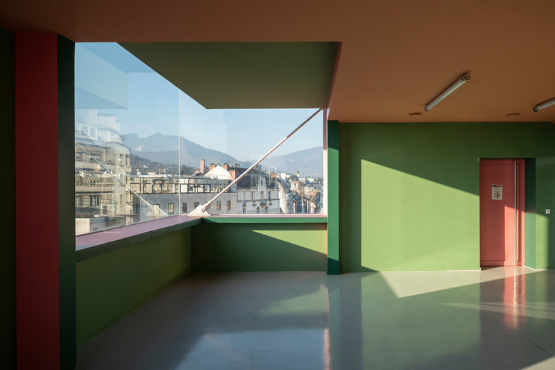 Dossier de presse | 972-08 - Communiqué de presse | Parking Ravet - Hérault Arnod Architectures - Architecture commerciale - Crédit photo : Cyrille Weiner