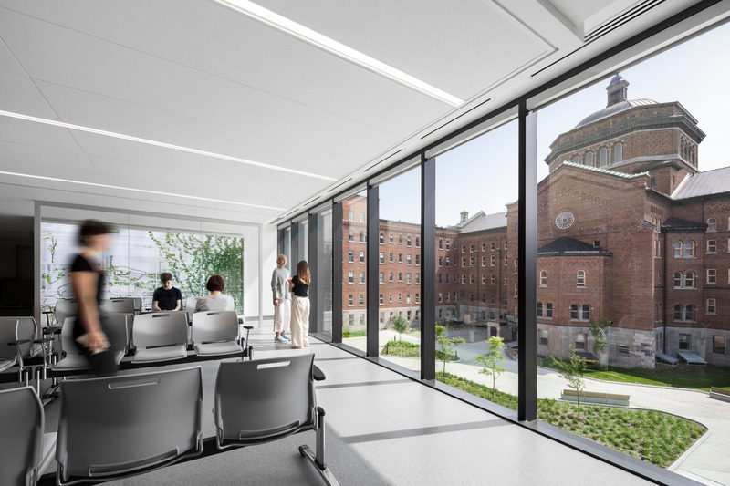 Press kit | 952-33 - Press release | Luminous Expansion for Hôpital du Sacré-Cœur-de-Montréal - Provencher_Roy and Yelle Maillé - Institutional Architecture - Photo credit: Stéphane Brügger