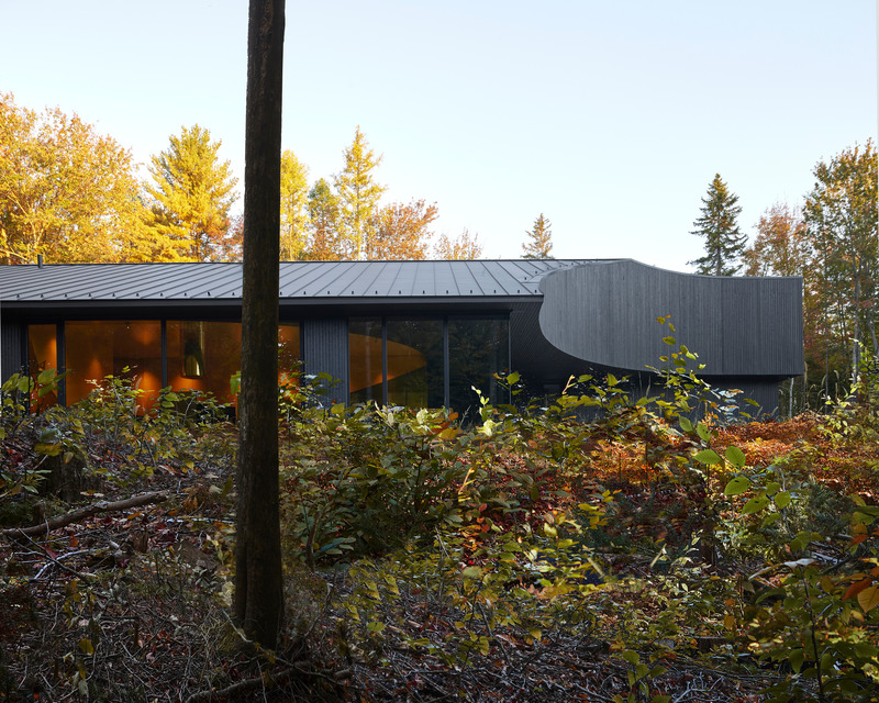 Dossier de presse | 1010-16 - Communiqué de presse | MEV - Studio Jean Verville architectes - Architecture résidentielle - Crédit photo : Maxime Brouillet photographe