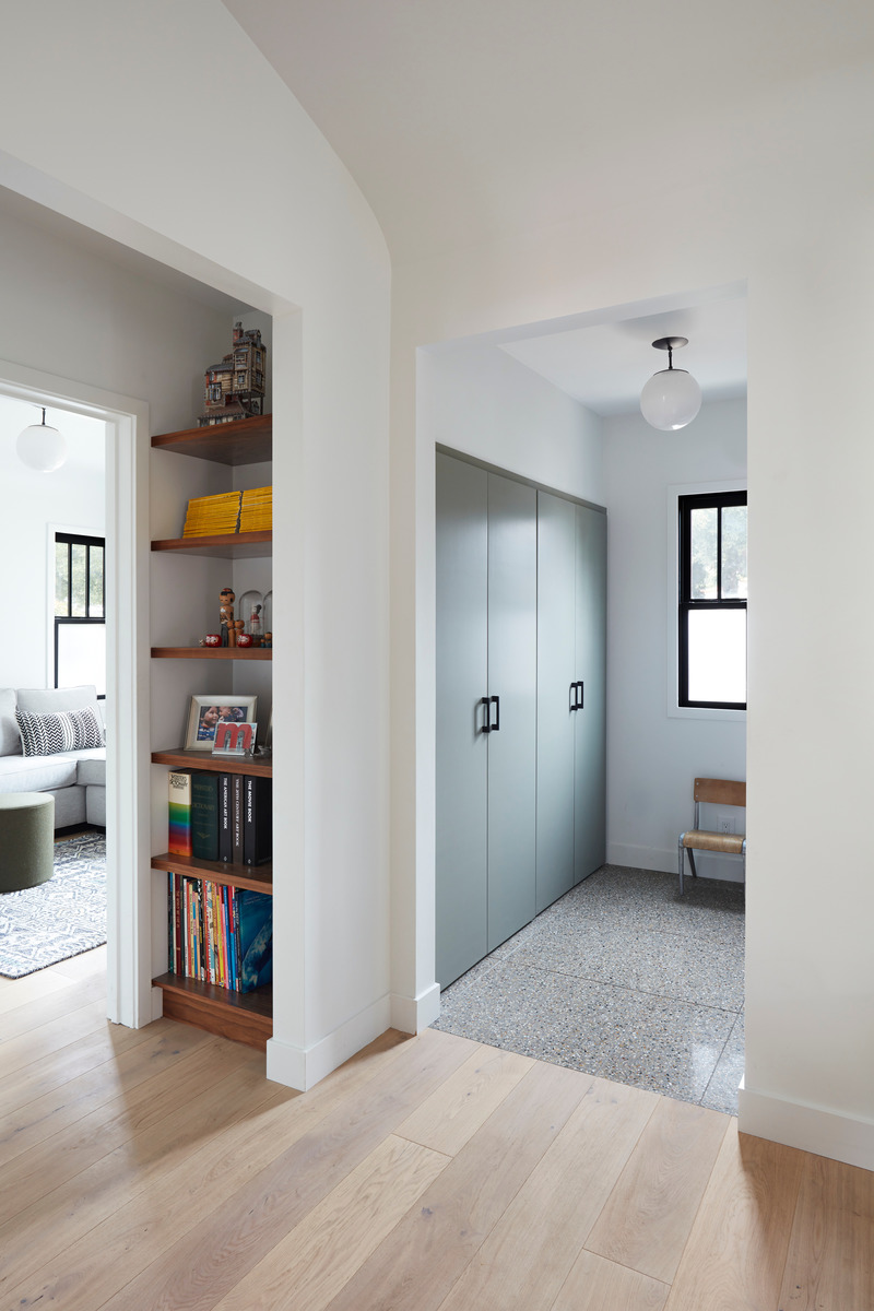 Press kit | 2757-32 - Press release | Medium Plenty Transforms a Southern California Residence into a Multi-Generational Abode - Medium Plenty - Residential Architecture - The dominant white interior palette is interrupted by warm wood details, as well as the presence of pale forest green and blue accent walls and cabinetry. - Photo credit: Mariko Reed