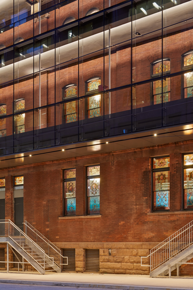 Press kit | 6501-01 - Press release | GBCA's Winning Streak: Architectural Firm Gains Industry Recognition for Revitalizing Massey Hall - GBCA - Goldsmith Borgal & Company Ltd. Architects - Commercial Architecture - Glazed passarelles installed along the east and west facades of the building, connecting the new addition to the Hall - Photo credit: by Tom Arban