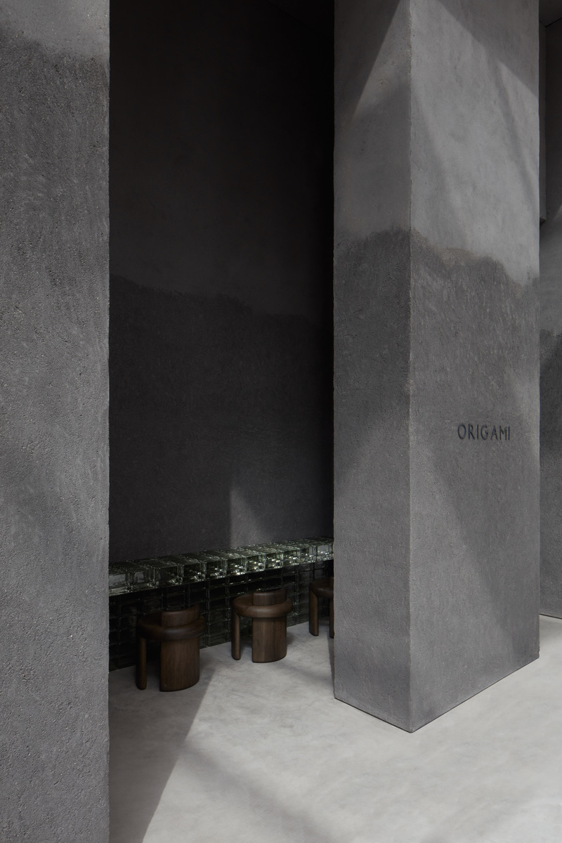 Dossier de presse | 3809-08 - Communiqué de presse | Origami Sushi - VSHD Design - Design d’intérieur commercial - <p>Origami Shop front</p><p><br></p> - Crédit photo : <p>Oculis Project</p><p><br></p>