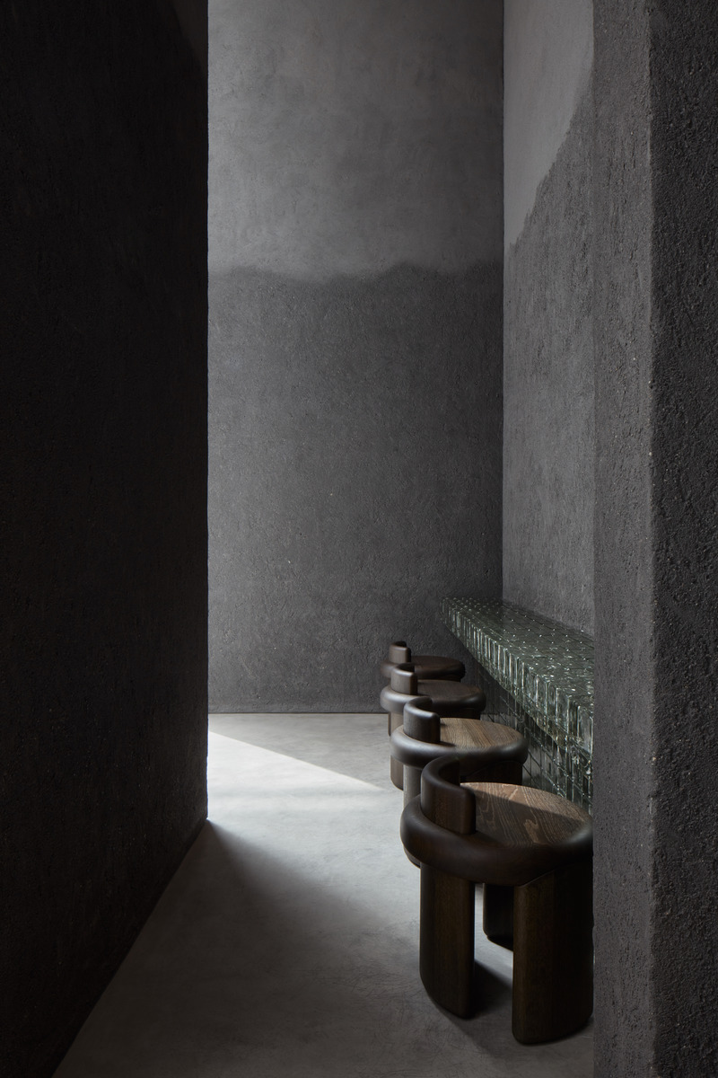 Dossier de presse | 3809-08 - Communiqué de presse | Origami Sushi - VSHD Design - Design d’intérieur commercial - Bar waiting area - Crédit photo : Oculis Project