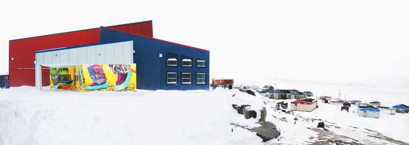Dossier de presse | 612-21 - Communiqué de presse | Alain Fournier est lauréat du prix Ernest-Cormier – 2022 - EVOQ Architecture - Architecture institutionnelle - Centre Communautaire d'Inukjuak - Crédit photo : EVOQ ; Oeuvre d'art PA System