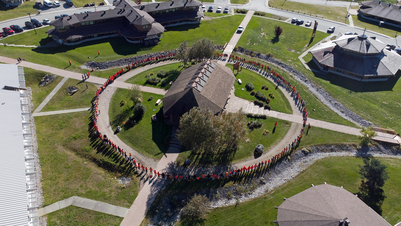 Dossier de presse | 612-21 - Communiqué de presse | Alain Fournier est lauréat du prix Ernest-Cormier – 2022 - EVOQ Architecture - Architecture institutionnelle -  Shaputuan - Oujé - Bougoumou  - Crédit photo : Jeff MacNeill
