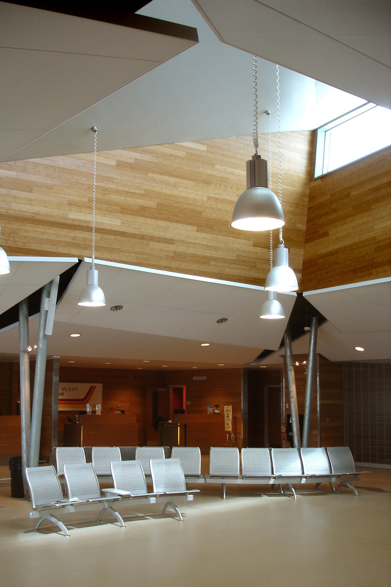 Dossier de presse | 612-21 - Communiqué de presse | Alain Fournier est lauréat du prix Ernest-Cormier – 2022 - EVOQ Architecture - Architecture institutionnelle - Aérogare de Kuujjuaq - Crédit photo : EVOQ
