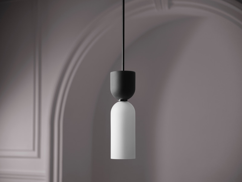 Press kit | 1665-04 - Press release | Lightmaker Studio Launches a New Pendant in the Edie Series - Lightmaker Studio - Product - Edie Pendant Sandblasted Glass - Photo credit: Lisa Petrole