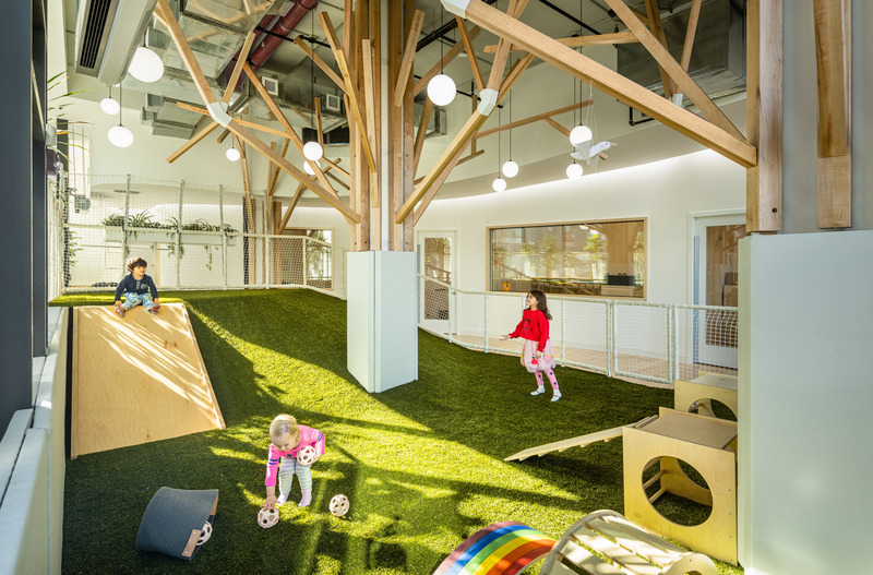 Dossier de presse | 5897-03 - Communiqué de presse | Wonderforest Nature Preschool - Palette Architecture - Architecture institutionnelle - Crédit photo : Image by Pavel<br>Bendov / @archexplorer<br>