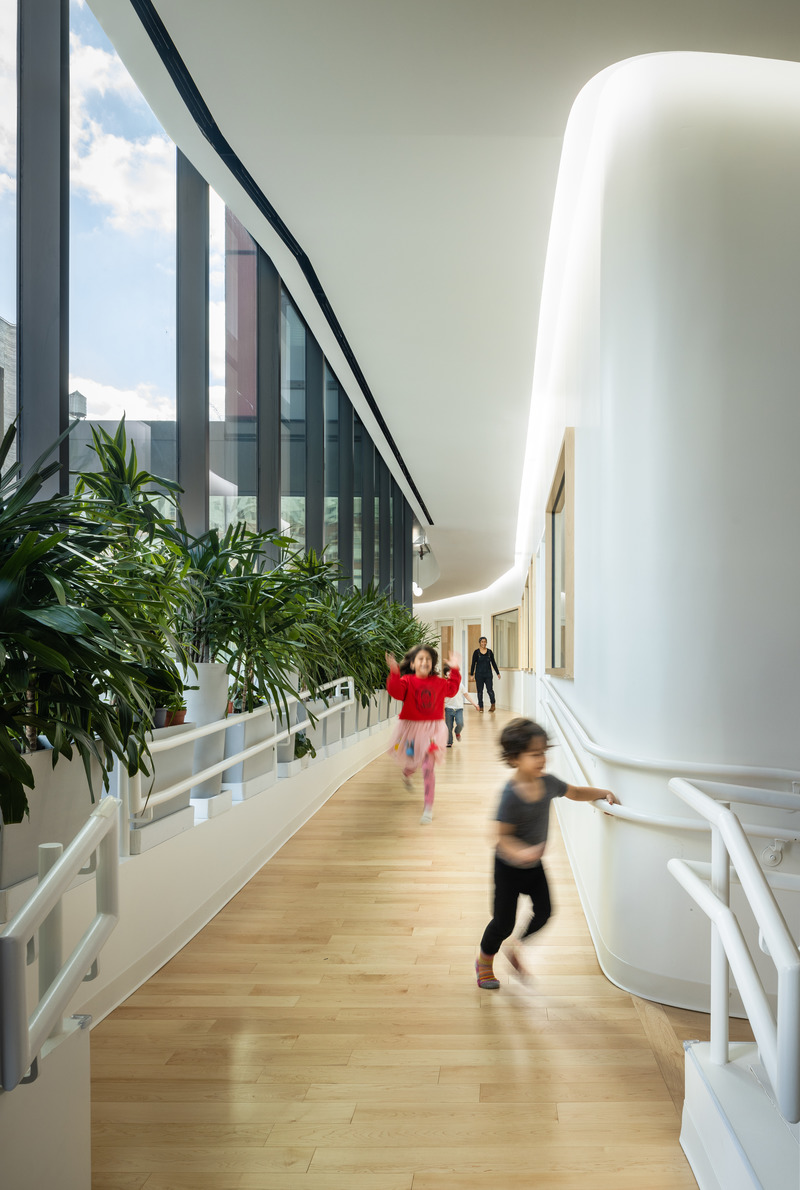 Dossier de presse | 5897-03 - Communiqué de presse | Wonderforest Nature Preschool - Palette Architecture - Architecture institutionnelle - Crédit photo : Image by Pavel<br>Bendov / @archexplorer<br>