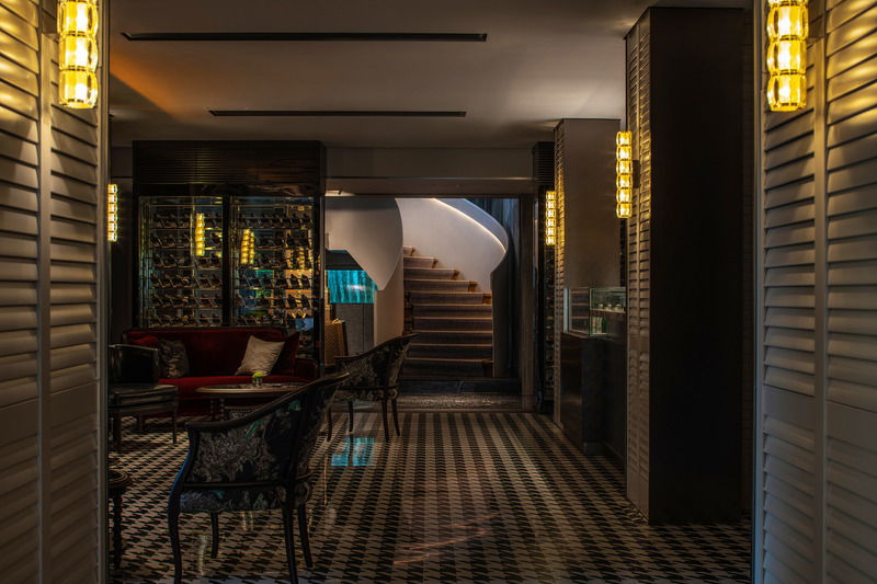 Press kit | 5630-04 - Press release | Daxiang Design Transforms a Republic of China Villa Into a Private Restaurant on the shores of West Lake - Daxiang Design - Commercial Interior Design - 08 Lobby leading to the second floor - Photo credit: Chuan He