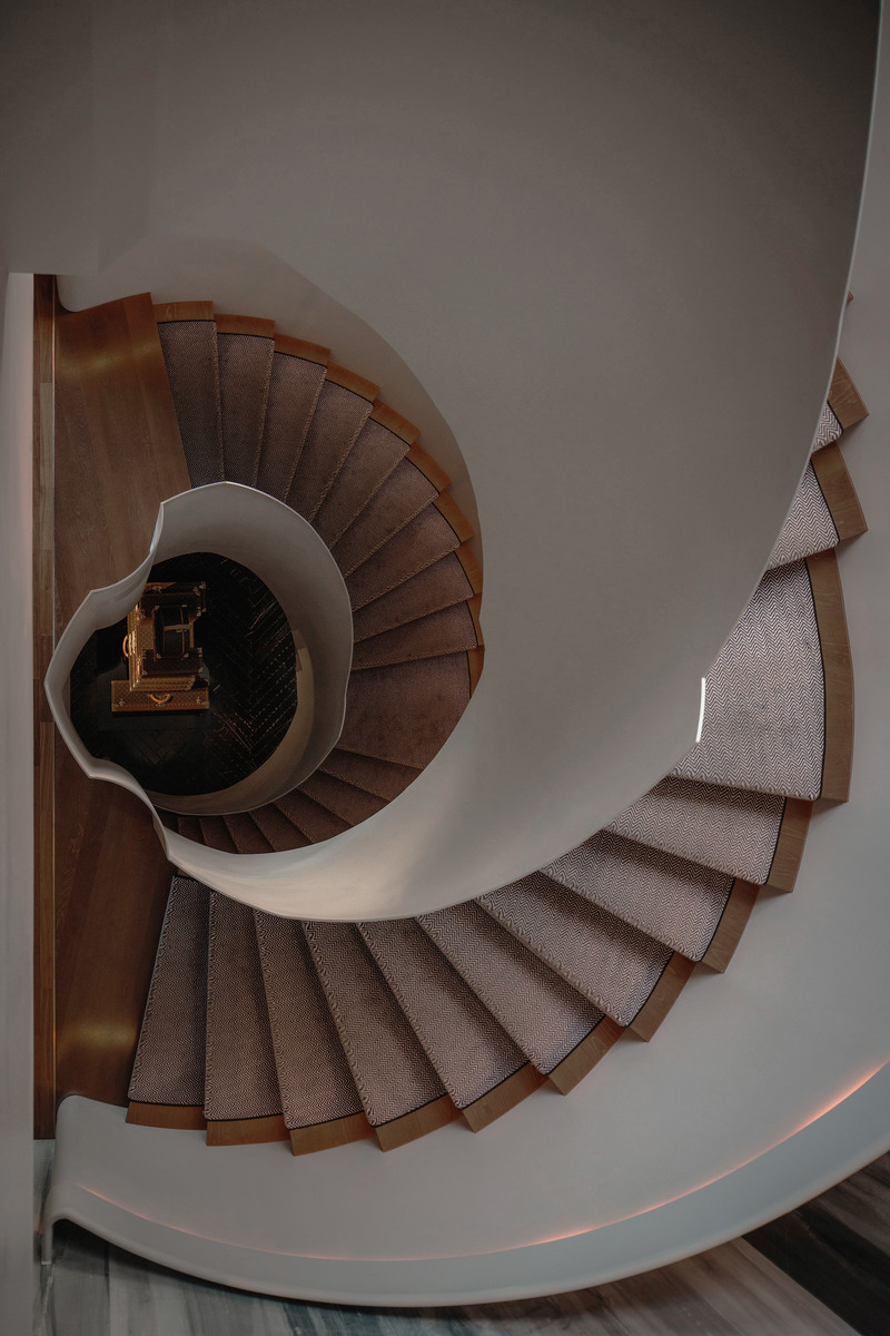 Press kit | 5630-04 - Press release | Daxiang Design Transforms a Republic of China Villa Into a Private Restaurant on the shores of West Lake - Daxiang Design - Commercial Interior Design - 11 Vertical view of the stair - Photo credit: Chuan He