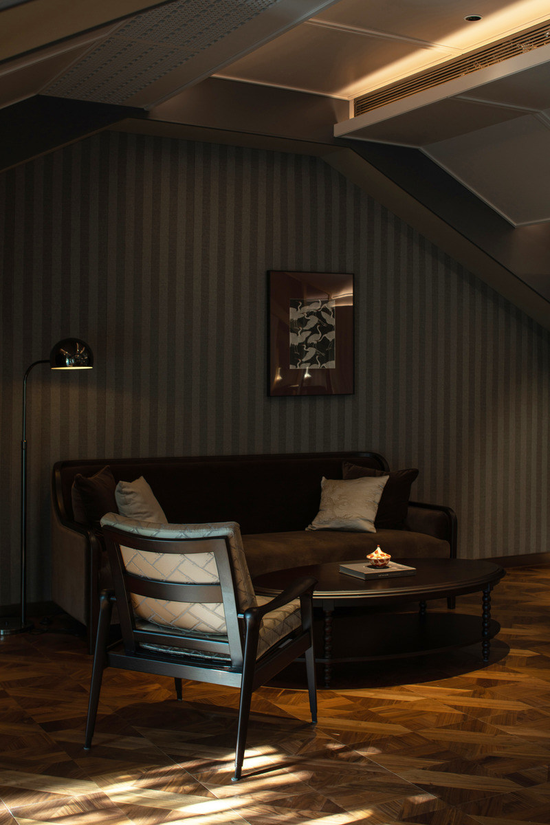 Press kit | 5630-04 - Press release | Daxiang Design Transforms a Republic of China Villa Into a Private Restaurant on the shores of West Lake - Daxiang Design - Commercial Interior Design - 16 Catering R&amp;D room corner - Photo credit: Chuan He
