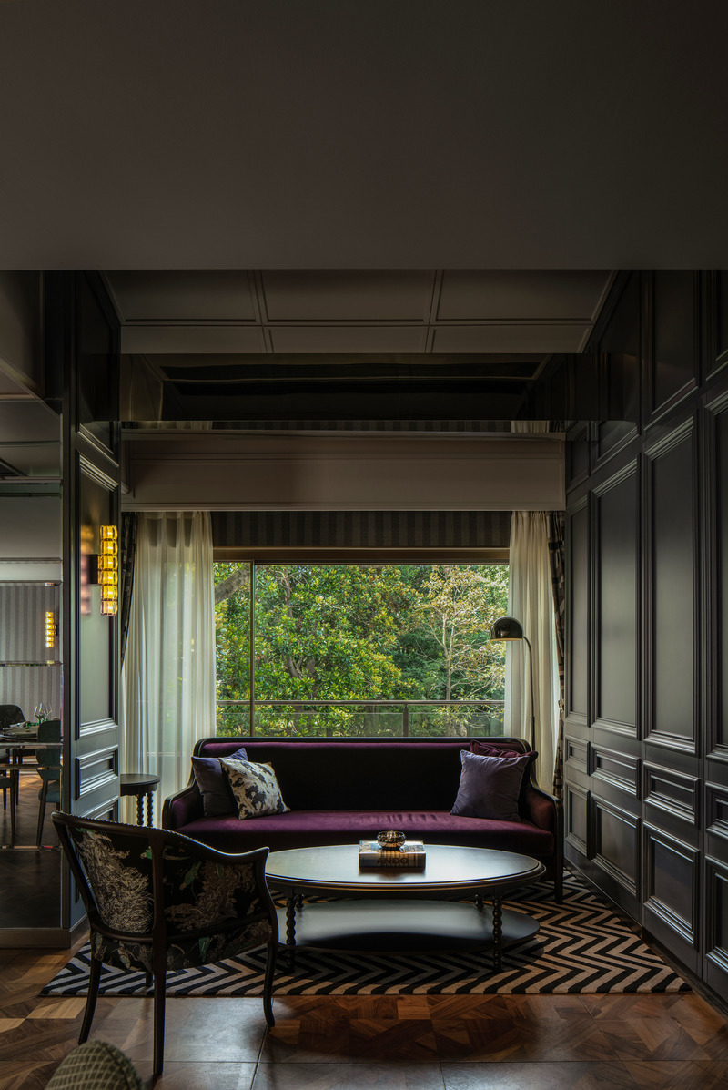 Press kit | 5630-04 - Press release | Daxiang Design Transforms a Republic of China Villa Into a Private Restaurant on the shores of West Lake - Daxiang Design - Commercial Interior Design - 22 Private room window scene - Photo credit: Chuan He