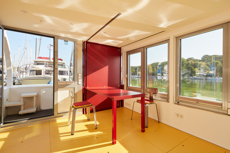 Dossier de presse | 5714-04 - Communiqué de presse | Solar + Design = Tiny Home on the Water - Crossboundaries - Produit - Crédit photo : Johanna Link