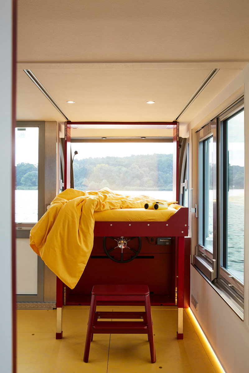 Dossier de presse | 5714-04 - Communiqué de presse | Solar + Design = Tiny Home on the Water - Crossboundaries - Produit - Crédit photo : Johanna Link