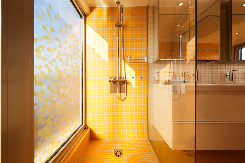 Dossier de presse | 5714-04 - Communiqué de presse | Solar + Design = Tiny Home on the Water - Crossboundaries - Produit - Crédit photo : Johanna Link