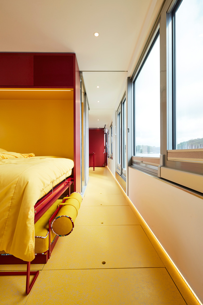 Dossier de presse | 5714-04 - Communiqué de presse | Solar + Design = Tiny Home on the Water - Crossboundaries - Produit - Crédit photo : Johanna Link