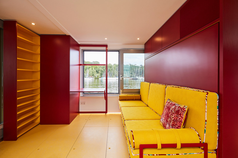 Dossier de presse | 5714-04 - Communiqué de presse | Solar + Design = Tiny Home on the Water - Crossboundaries - Produit - Crédit photo : Johanna Link