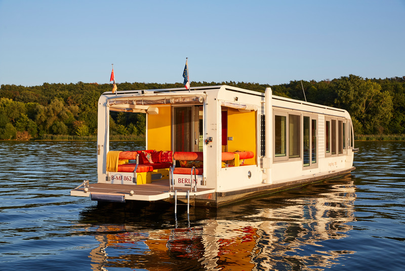 Dossier de presse | 5714-04 - Communiqué de presse | Solar + Design = Tiny Home on the Water - Crossboundaries - Produit - Crédit photo : Johanna Link
