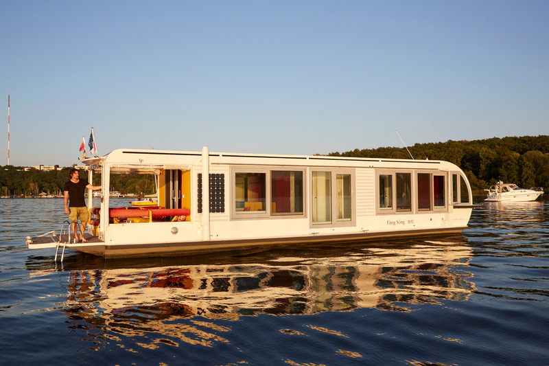 Dossier de presse | 5714-04 - Communiqué de presse | Solar + Design = Tiny Home on the Water - Crossboundaries - Produit - Crédit photo : Johanna Link