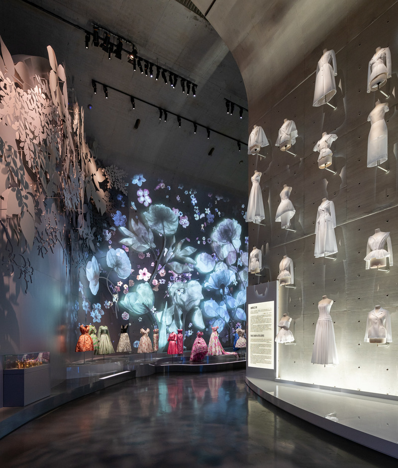 Press kit | 621-28 - Press release | Lightemotion: 20 Years of Lights and Thrills - Lightemotion - Lighting Design - Long Museum (Dior) - Photo credit: House of Dior