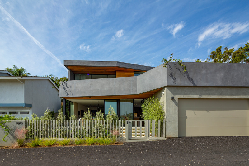 Press kit | 5795-02 - Press release | ANX’s Wrap Recess House Maximizes Outdoor Living - ANX / Aaron Neubert Architects - Residential Architecture - Exterior Front<br> - Photo credit: Brian Thomas Jones