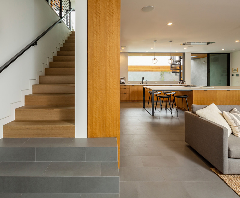 Press kit | 5795-02 - Press release | ANX’s Wrap Recess House Maximizes Outdoor Living - ANX / Aaron Neubert Architects - Residential Architecture - Stair - Photo credit: Brian Thomas Jones