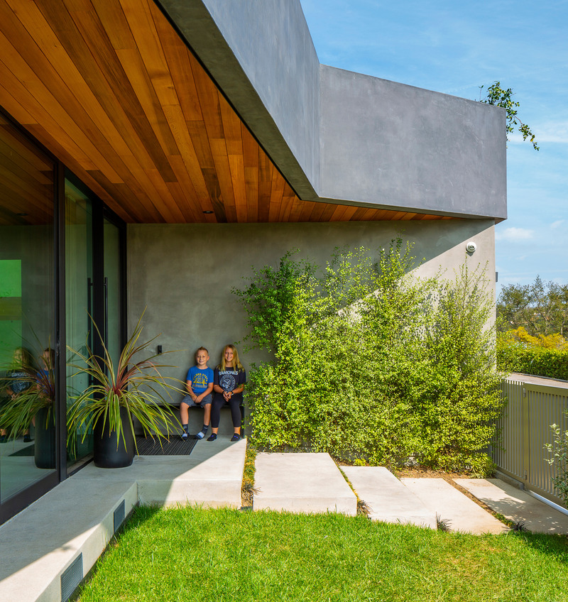 Press kit | 5795-02 - Press release | ANX’s Wrap Recess House Maximizes Outdoor Living - ANX / Aaron Neubert Architects - Residential Architecture - Entry - Photo credit: Brian Thomas Jones