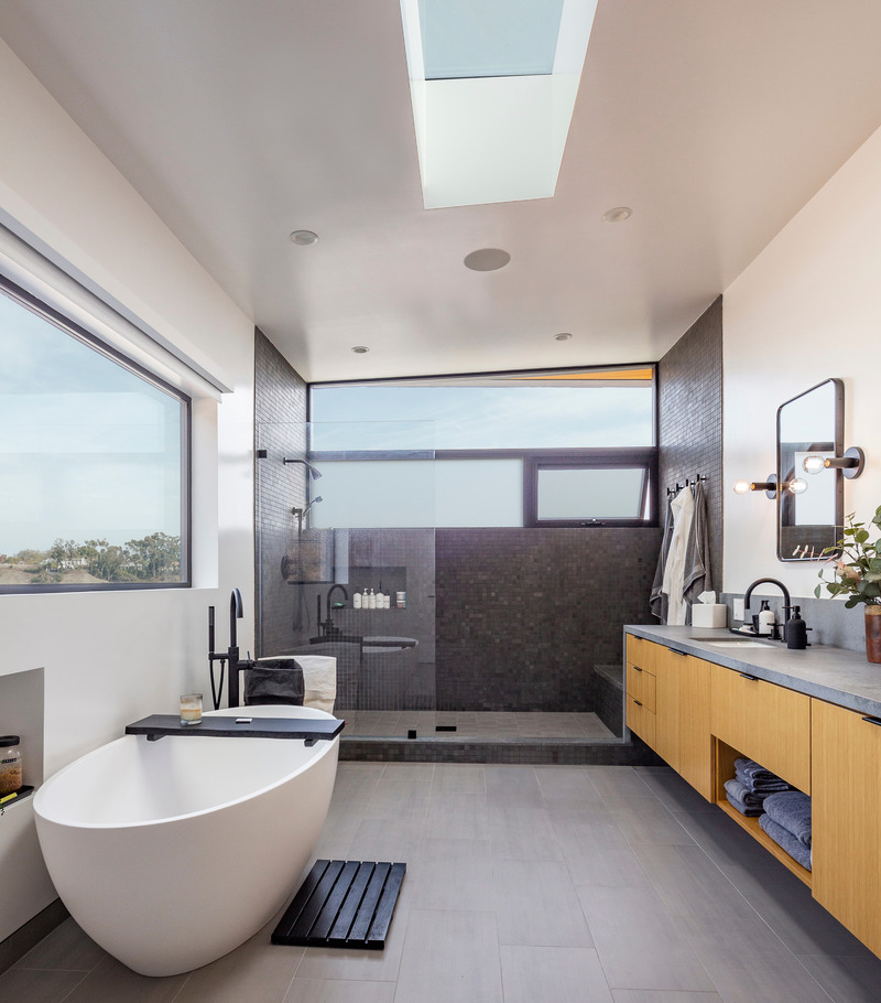 Press kit | 5795-02 - Press release | ANX’s Wrap Recess House Maximizes Outdoor Living - ANX / Aaron Neubert Architects - Residential Architecture - Bathroom - Photo credit: Brian Thomas Jones