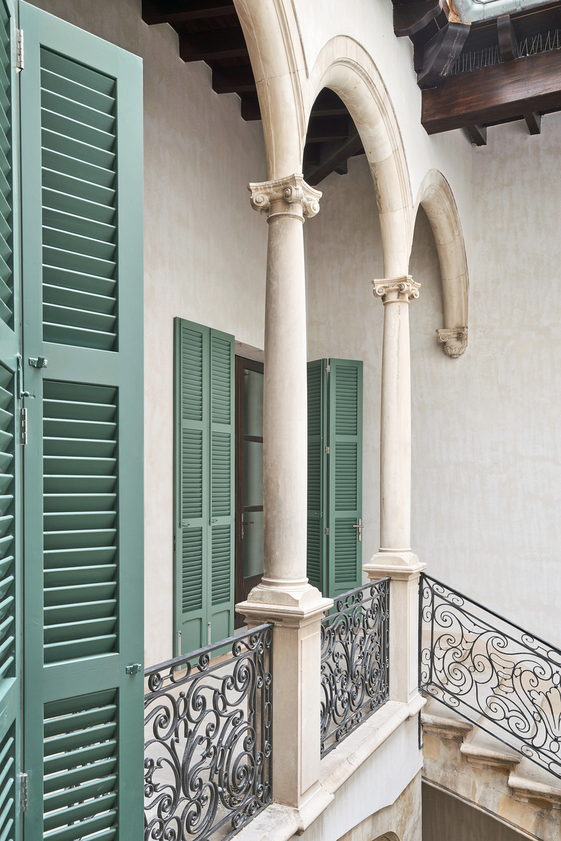 Dossier de presse | 2303-03 - Communiqué de presse | Can Santacilia, a careful renovation of two historic buildings located in Palma de Mallorca - OHLAB - Architecture résidentielle - Courtyard - Crédit photo : José Hevia