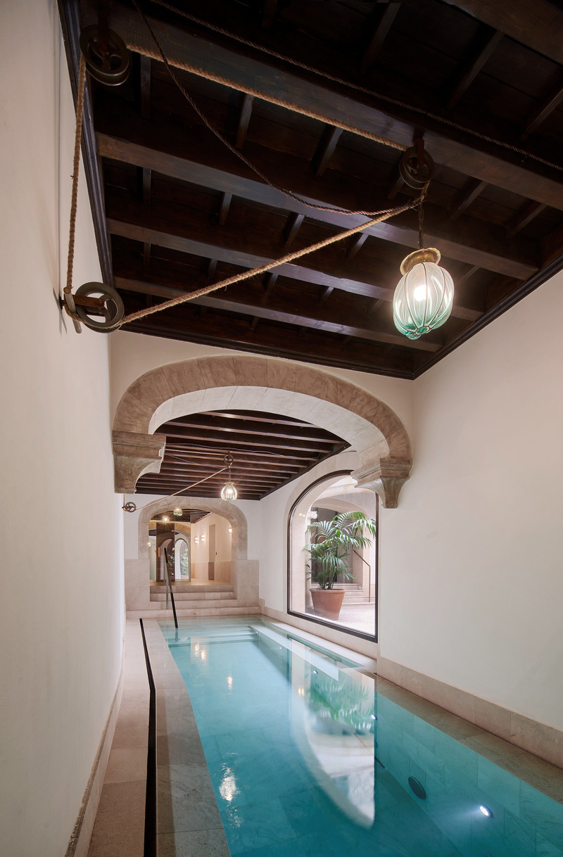 Dossier de presse | 2303-03 - Communiqué de presse | Can Santacilia, a careful renovation of two historic buildings located in Palma de Mallorca - OHLAB - Architecture résidentielle - Pool - Crédit photo : José Hevia