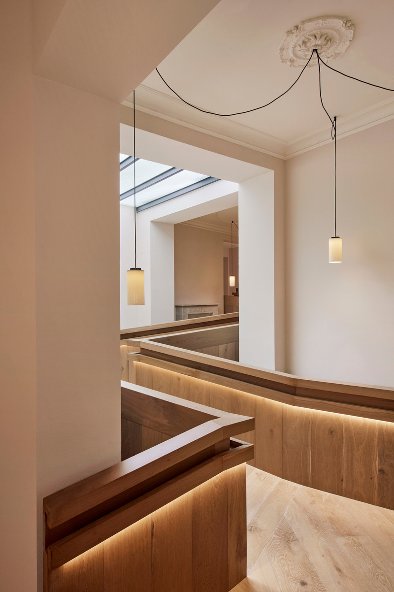 Dossier de presse | 2303-03 - Communiqué de presse | Can Santacilia, a careful renovation of two historic buildings located in Palma de Mallorca - OHLAB - Architecture résidentielle - Wooden walkway - Crédit photo : José Hevia