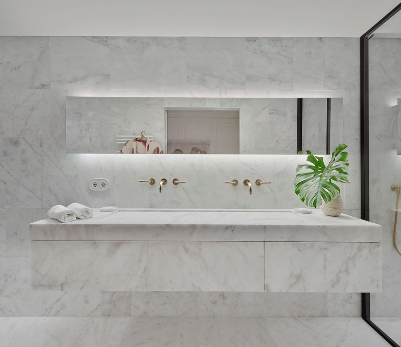 Dossier de presse | 2303-03 - Communiqué de presse | Can Santacilia, a careful renovation of two historic buildings located in Palma de Mallorca - OHLAB - Architecture résidentielle - Bathroom - Crédit photo : José Hevia