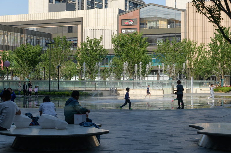 Press kit | 6579-01 - Press release | Cultivation of Urban Landscape Theaterism - FLO - Landscape Architecture - Multiple Scenarios of Fountain Interaction - Photo credit: Nancy Studio