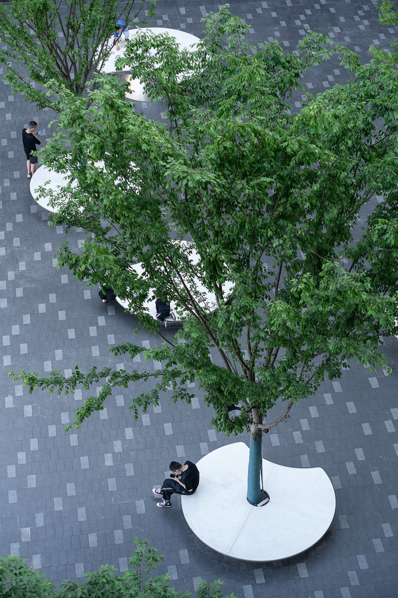 Press kit | 6579-01 - Press release | Cultivation of Urban Landscape Theaterism - FLO - Landscape Architecture - Lunar Seatings - Photo credit: Nancy Studio