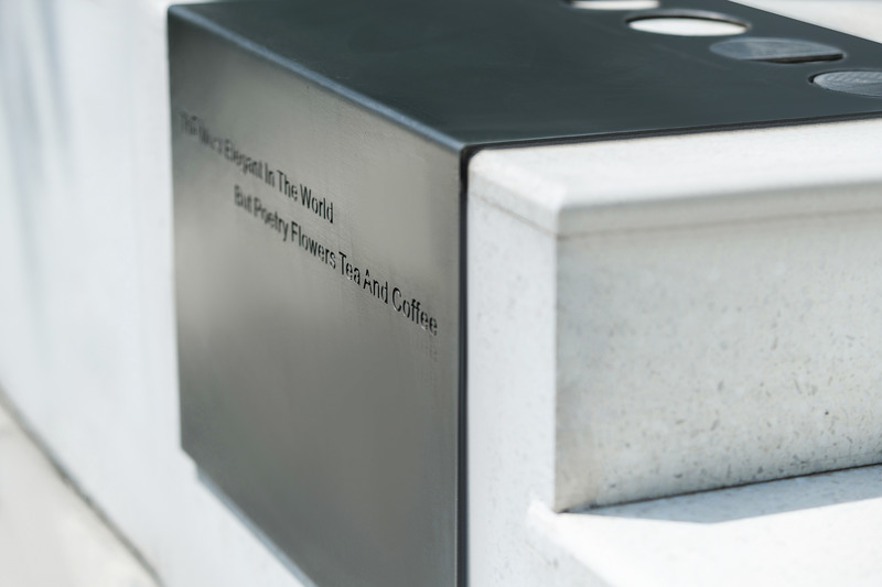 Press kit | 6579-01 - Press release | Cultivation of Urban Landscape Theaterism - FLO - Landscape Architecture - Seating Steps with Coffee Stands - Photo credit: Nancy Studio