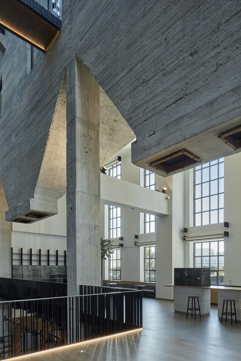 Dossier de presse | 6619-01 - Communiqué de presse | Conversion of Jurkovič Heating Plant National Cultural Monument - Martin Pasko and team DF CREATIVE GROUP - Architecture industrielle - Crédit photo : Boys Play Nice